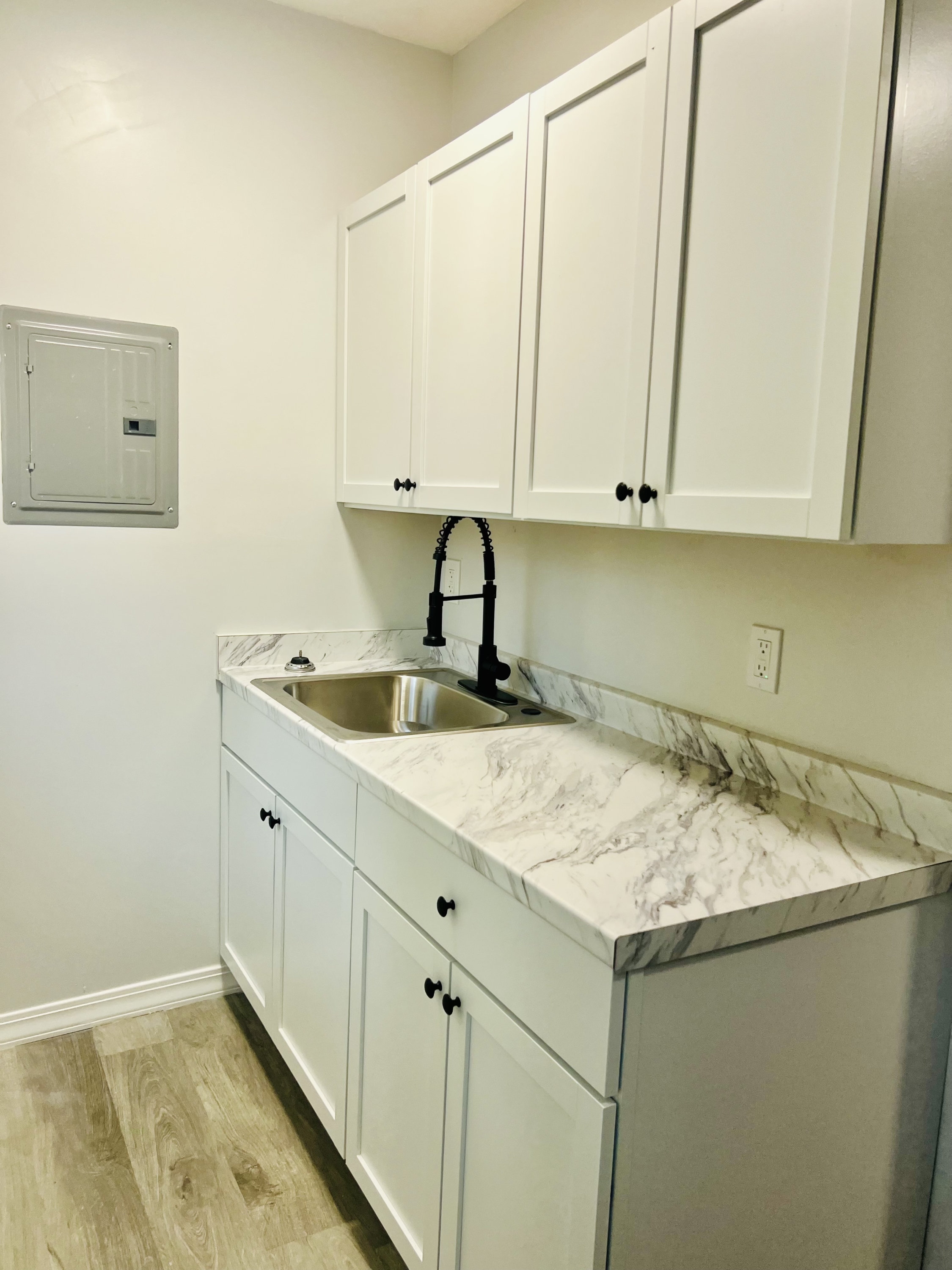 915 West Lapeer Street - 4